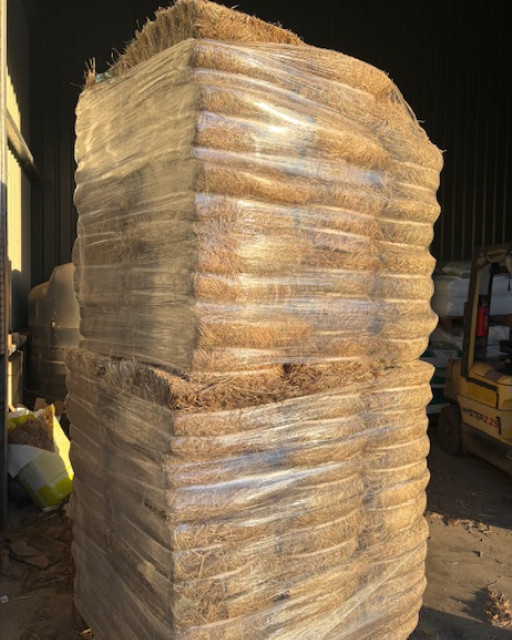 Super Compressed Meadow hay pallet 