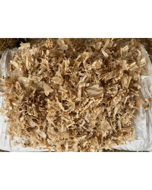 White medium flake shavings pallet of 48 bales 