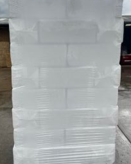 White medium flake shavings pallet of 48 bales 