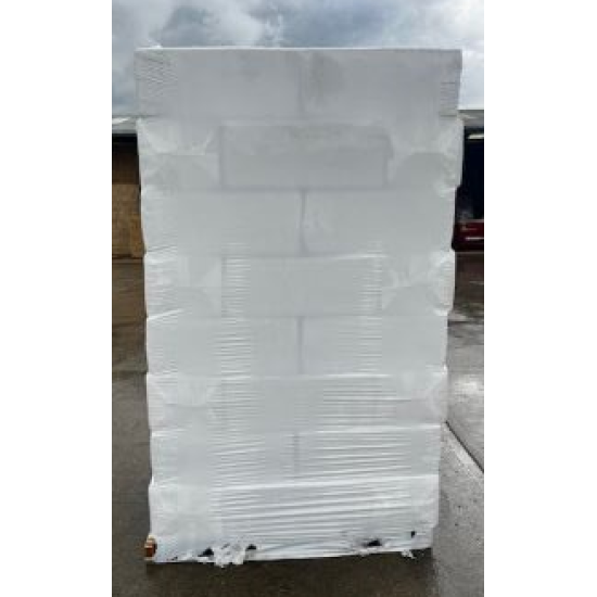 White medium flake shavings pallet of 48 bales 