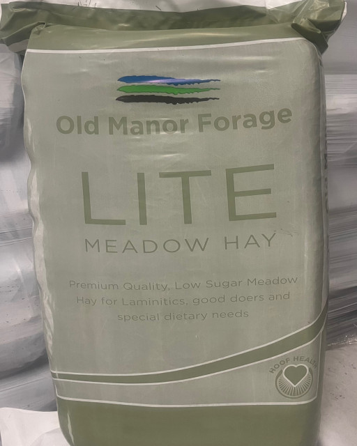 Old Manor Compressed Meadow Hay Lite– Full pallet (40 bales)